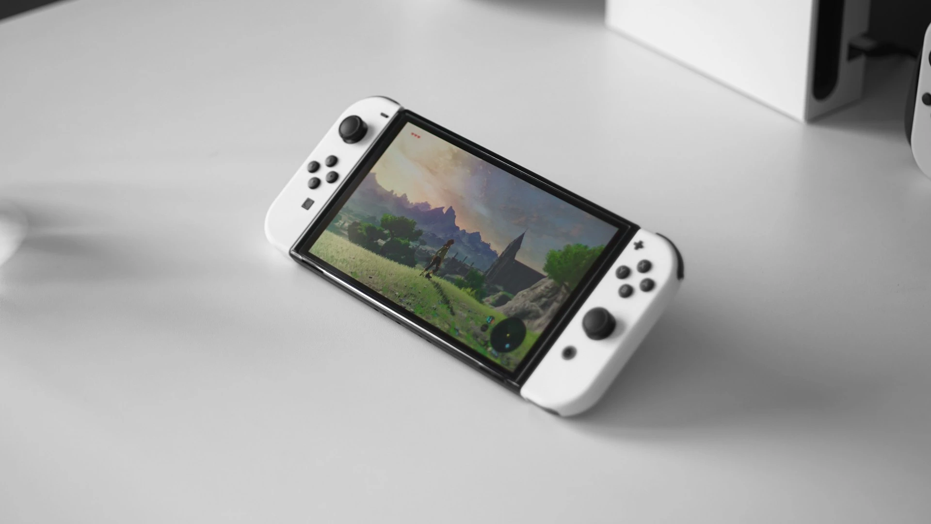 Nintendo تكتسح المبيعات التاريخية وسط تراجع غير مسبوق لـ PlayStation و Xbox
