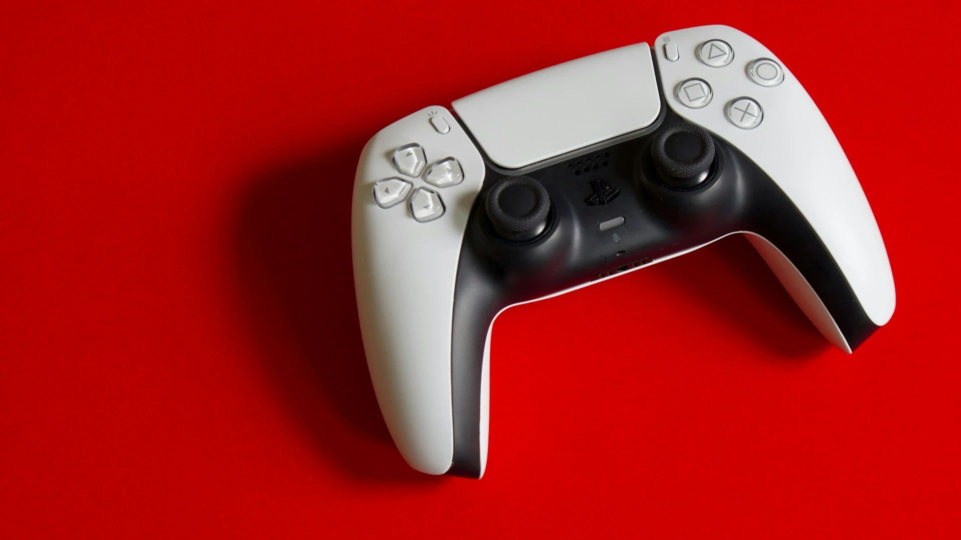 🎮 نهاية الأقراص الفيزيائية: تحليل استراتيجية Sony الرقمية القادمة وغضب مجتمع اللاعبين