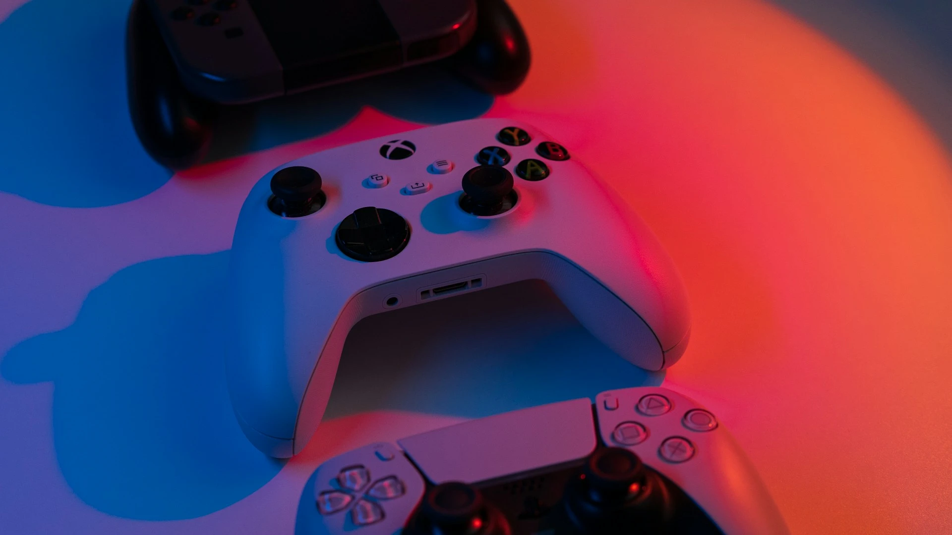 تسريحات Xbox الكارثية: هل يضحي عملاق التكنولوجيا بقطاع الألعاب؟